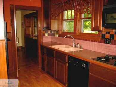 1608 W Hillsdale St, Lansing, MI 48915 - photo 7