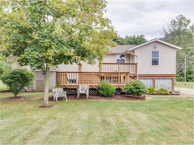 Private back deck perfect for family/friend gather