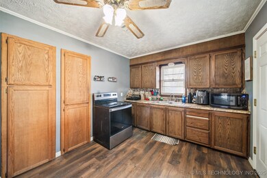 202 S Ora St, Pryor, OK 74361 - photo 4