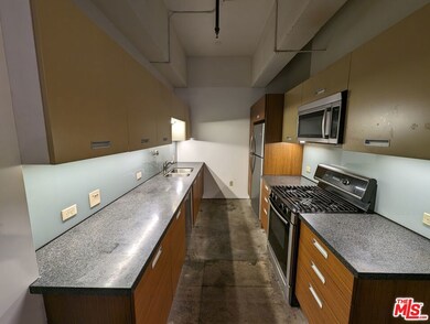 746 S Los Angeles St unit 402, Los Angeles, CA 90014 - photo 5
