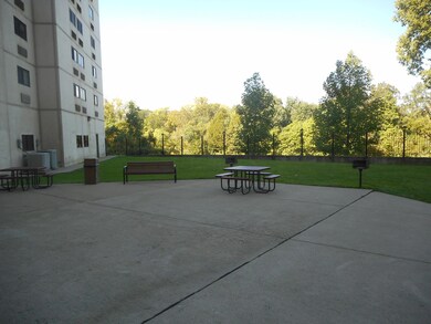 364 W Lane Ave unit 522, Columbus, OH 43201 - photo 4