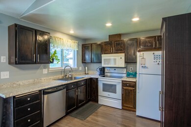 3042 SW Quartz Ave, Redmond, OR 97756 - photo 6