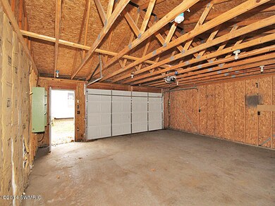 263-445496-inside of garage 2