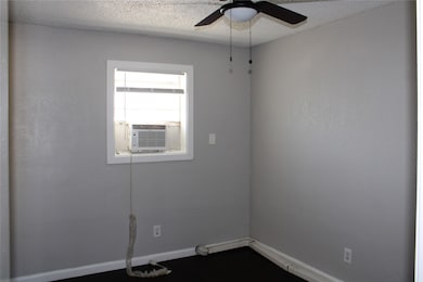 3910 Polly St unit 202, Dallas, TX 75210 - photo 2