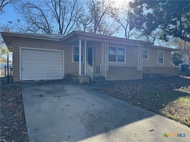 609 S 11th St, Copperas Cove, TX 76522 - photo 2