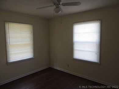 310 E Falletti Ave, Claremore, OK 74017 - photo 5