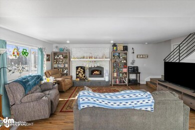 04-Living Room_ETL7747