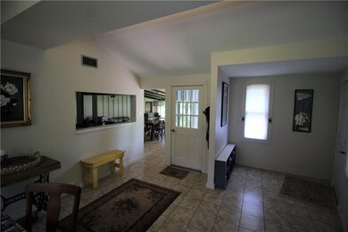 Breakfast/Foyer Area