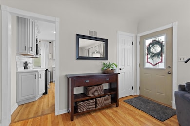 N86W16564 Jacobson Dr, Menomonee Falls, WI 53051 - photo 4