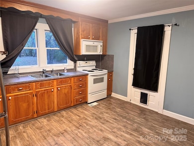 Kitchen w/ tile floors