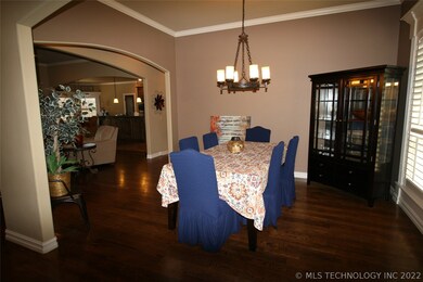 Dining Room to the right of Entry