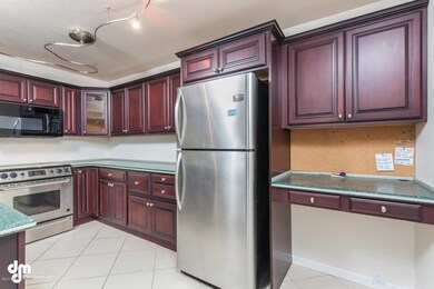 1300 W 7th Avenue 203-large-010-31-Kitch