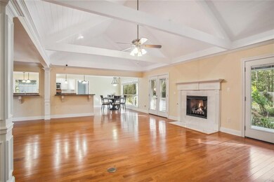 Open living room with 14 ft vaulted ceilings, expo
