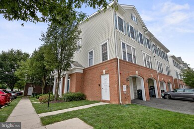 3541 Huntley Manor Ln, Alexandria, VA 22306 - photo 3