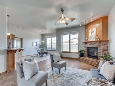 2321 NE 7th St, Moore, OK 73160 - photo 5