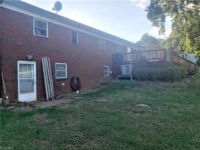 139 Strawberry Ln, Statesville, NC 28625 - photo 6