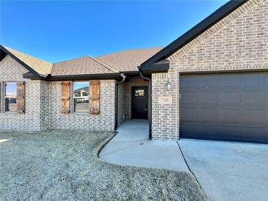 710 Captain Hopkins St, Prairie Grove, AR 72753 - photo 2