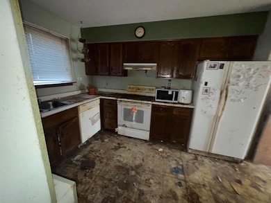 5742 Cambridge cir #5 kitch angle 2