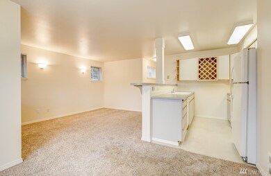 5624 Roosevelt Way NE unit 101, Seattle, WA 98105 - photo 2