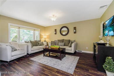 381 Burgher Ave, Staten Island, NY 10305 - photo 7