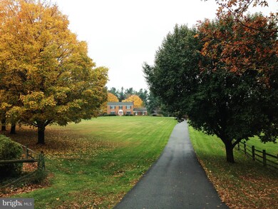 10407 Regina Ct, Clarksburg, MD 20871 - photo 3