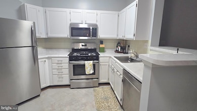 14314 Climbing Rose Way unit 305, Centreville, VA 20121 - photo 4