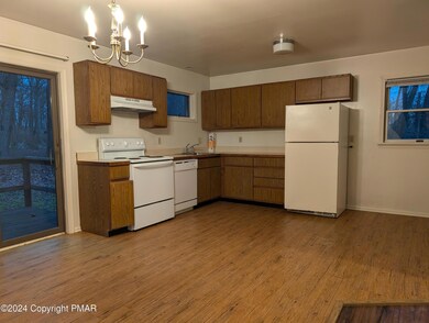 402 Mercury Dr, Bushkill, PA 18324 - photo 3