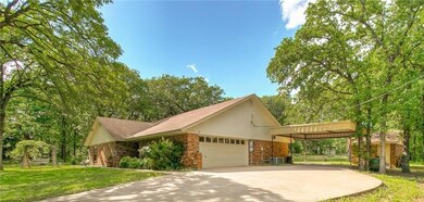 1003 Barry Ln, Cleburne, TX 76031 - photo 4