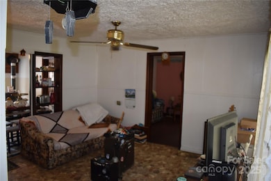 118 4th C St, Marion, NC 28752 - photo 3