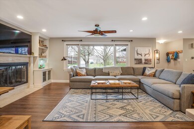 LIVING ROOM 2