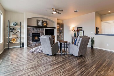 20682 NE Comet Ct, Bend, OR 97701 - photo 4