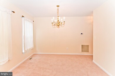 7712 Royal Azalea Ct, Springfield, VA 22153 - photo 3