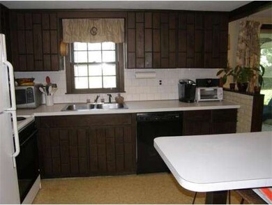 1 Rhodes St, Plainville, MA 02762 - photo 5