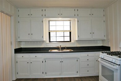 910 W Bridge St, Weatherford, TX 76086 - photo 6