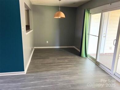 9427 S Vicksburg Ct, Charlotte, NC 28210 - photo 6