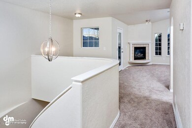Upstairs_DMD_2989-SMALL