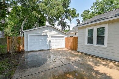 611 S Cherry St, Tomball, TX 77375 - photo 4
