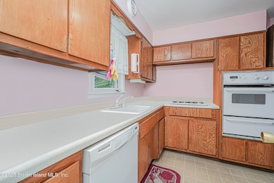 267 Purdy Ave, Staten Island, NY 10314 - photo 3