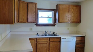 418 W Main St, Geneva, OH 44041 - photo 4