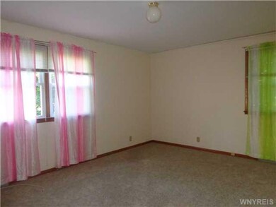 Master Bedroom LARGE MASTER BEDROOM WITH NEW CARPE