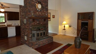 2410 Burnette Dr, Greensboro, NC 27406 - photo 7