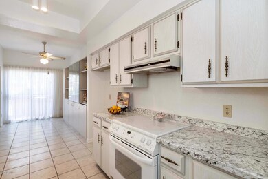 4324 N 28th Way-large-010-016-Kitchen-15