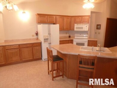 1895 14th St, Bettendorf, IA 52722 - photo 6