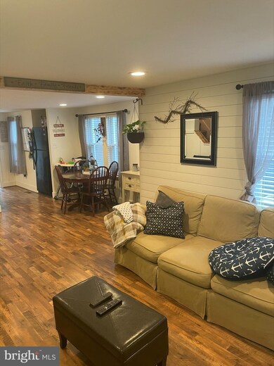 948 W Main St, New Holland, PA 17557 - photo 5