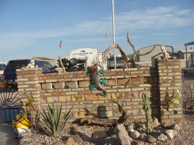 608 W Comanche Dr, Quartzsite, AZ 85346 - photo 3