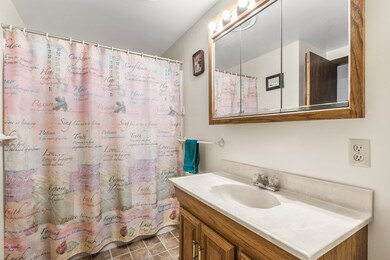 21 Bailey St unit 3B, Uxbridge, MA 01569 - photo 4