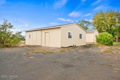 Detached garage/shop