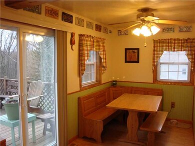 Kitchen. Nice  med.oak  kitchen nook..... has stor