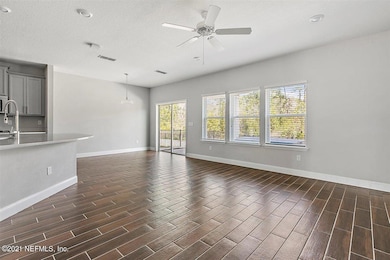 04-Family Room to Kitchen