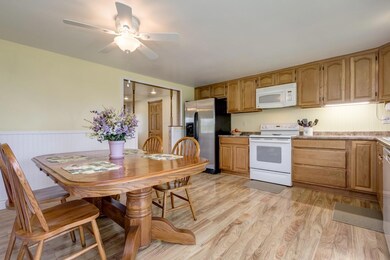 Eat-in Kitchen